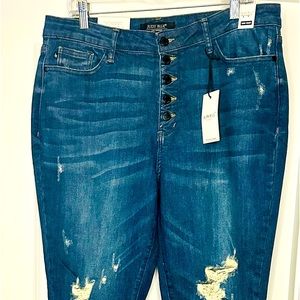 BRAND NEW Judy Blue button fly boyfriend jeans!